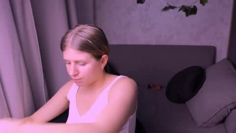 Snapshot of kirraa_ chatting on December 3, 10:07 pm Kira online show from December 3, 10:07 pm