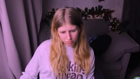 Snapshot of kirraa_ chatting on December 7, 9:22 pm Kira online show from December 7, 9:22 pm