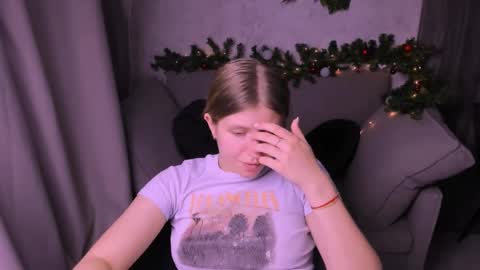 Snapshot of kirraa_ chatting on December 9, 11:24 pm Kira online show from December 9, 11:24 pm