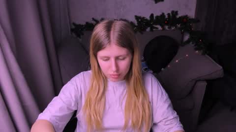 Snapshot of kirraa_ chatting on December 13, 9:41 pm Kira online show from December 13, 9:41 pm