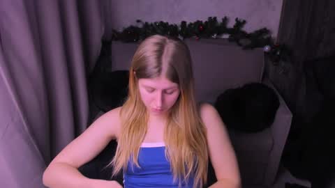 Snapshot of kirraa_ chatting on December 19, 1:18 am Kira online show from December 19, 1:18 am