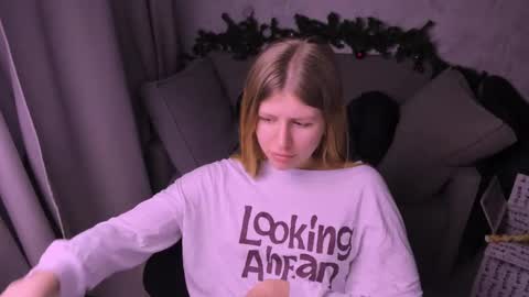 Snapshot of kirraa_ chatting on December 21, 11:02 pm Kira online show from December 21, 11:02 pm