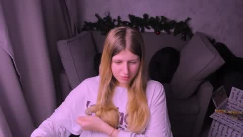 Snapshot of kirraa_ chatting on December 22, 10:25 pm Kira online show from December 22, 10:25 pm