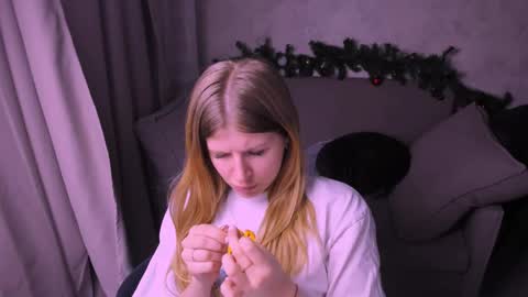 Snapshot of kirraa_ chatting on December 27, 10:48 pm Kira online show from December 27, 10:48 pm