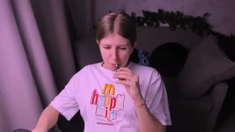 Snapshot of kirraa_ chatting on December 28, 10:02 pm Kira online show from December 28, 10:02 pm