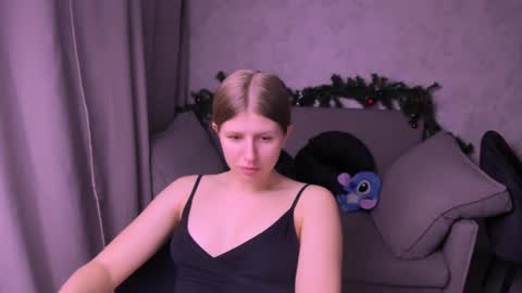 Snapshot of kirraa_ chatting on January 3, 9:47 pm Kira online show from January 3, 9:47 pm