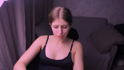 Snapshot of kirraa_ chatting on February 2, 10:28 pm Kira online show from February 2, 10:28 pm