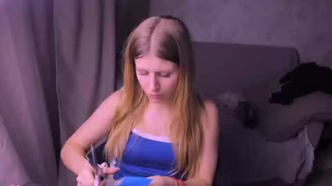 Snapshot of kirraa_ chatting on February 13, 8:55 pm Kira online show from February 13, 8:55 pm