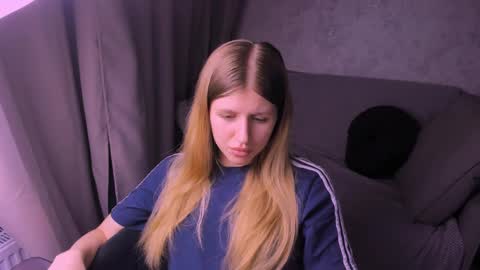 Snapshot of kirraa_ chatting on March 9, 6:54 pm Kira online show from March 9, 6:54 pm