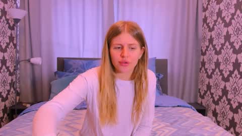 Snapshot of kirraa_ chatting on September 9, 11:21 am Kira online show from September 9, 11:21 am