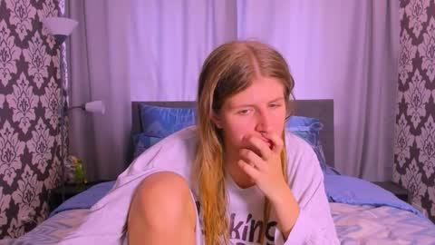 Snapshot of kirraa_ chatting on September 10, 12:27 pm Kira online show from September 10, 12:27 pm