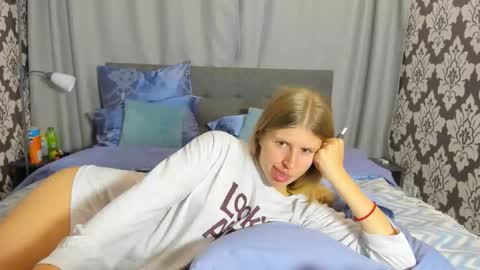 Snapshot of kirraa_ chatting on September 15, 5:46 pm Kira online show from September 15, 5:46 pm