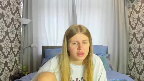 Snapshot of kirraa_ chatting on September 16, 9:54 am Kira online show from September 16, 9:54 am