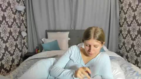 Snapshot of kirraa_ chatting on October 7, 4:59 pm Kira online show from October 7, 4:59 pm