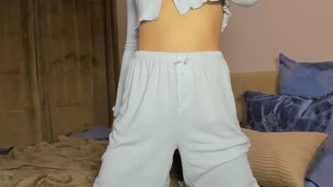 Snapshot of kirraa_ chatting on October 29, 5:47 pm Kira online show from October 29, 5:47 pm