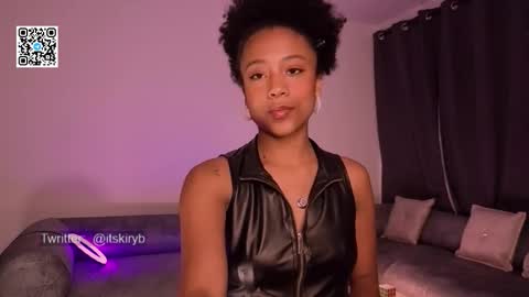 Snapshot of kiry_blossom chatting on November 30, 6:06 am See you in a few minutes today December 1st. online show from November 30, 6:06 am