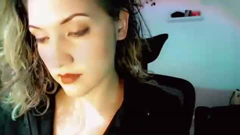 Kissah Kreampuff online show from November 11, 3:06 am