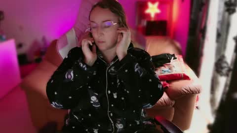 kissica online show from March 9, 3:16 pm