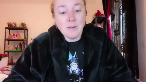 kissica online show from December 4, 11:41 am