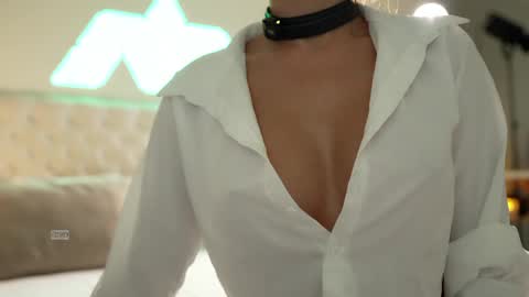 Snapshot of kissing33 chatting on May 13, 8:49 pm kissing33 online show from May 13, 8:49 pm