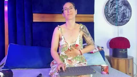 Snapshot of kissingcobank chatting on May 14, 3:35 am Kissing Company online show from May 14, 3:35 am