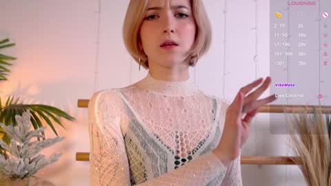 Snapshot of kisskiss_muah chatting on December 10, 5:22 pm Kate  online show from December 10, 5:22 pm