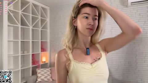 Snapshot of kissyourtessa chatting on June 24, 2:21 am Tessa online show from June 24, 2:21 am