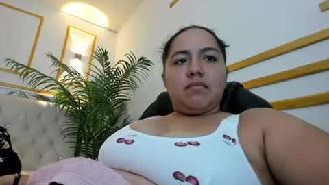 Snapshot of kitara_cooper chatting on June 19, 8:40 am Kitara Cooper online show from June 19, 8:40 am
