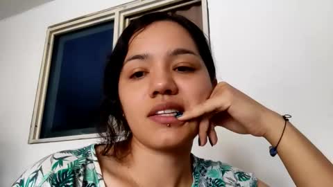 Snapshot of kitcatdreams chatting on April 12, 4:23 pm kitcatdreams online show from April 12, 4:23 pm