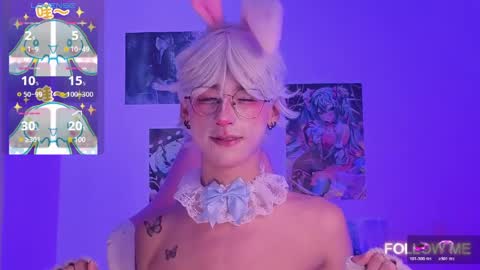 Snapshot of kitsuneplay_ chatting on April 1, 4:37 pm Salvatore online show from April 1, 4:37 pm