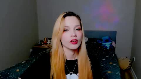 Snapshot of kitten_alisa chatting on October 1, 5:30 pm Alissa online show from October 1, 5:30 pm