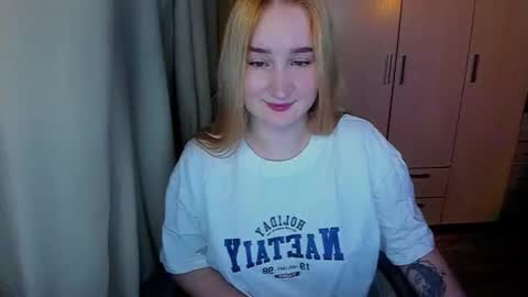 Snapshot of kitten_sun chatting on June 14, 3:25 pm kitten_sun online show from June 14, 3:25 pm