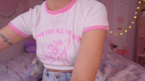 Snapshot of kittenmoon_ chatting on February 26, 12:27 am      online show from February 26, 12:27 am