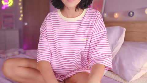 Snapshot of kittenmoon_ chatting on December 16, 11:26 am online show from December 16, 11:26 am