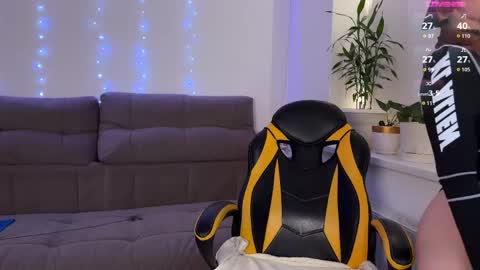 Veronica online show from April 13, 1:49 pm