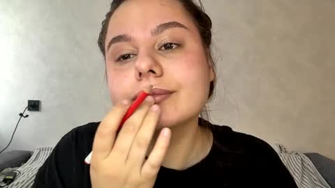 Ellaiza online show from April 30, 8:31 am