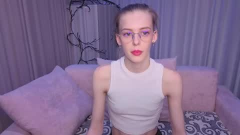 Snapshot of kitty__like18 chatting on June 9, 12:44 am Kitty online show from June 9, 12:44 am