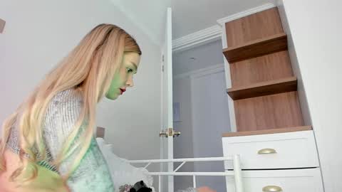 sophie online show from March 9, 7:07 pm