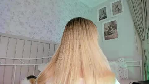 Snapshot of kitty__sophie chatting on May 18, 4:35 pm sophie online show from May 18, 4:35 pm