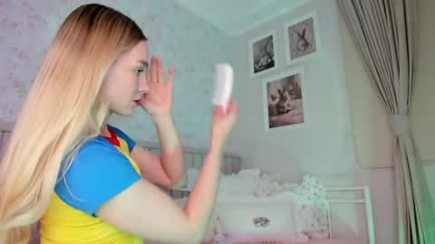 Snapshot of kitty__sophie chatting on May 28, 6:05 pm sophie online show from May 28, 6:05 pm