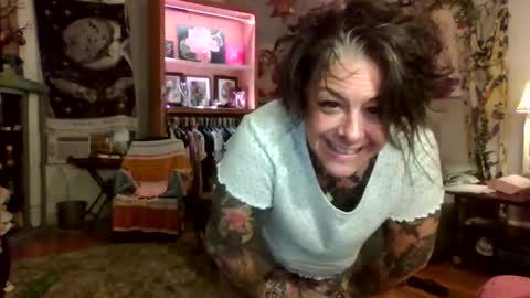 Snapshot of kitty_bang_bang chatting on June 11, 4:21 am kitty_bang_bang online show from June 11, 4:21 am