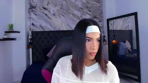 Snapshot of kitty_collins_ chatting on May 8, 12:10 pm Kitty online show from May 8, 12:10 pm