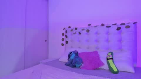 Snapshot of kitty_ford chatting on February 25, 10:39 pm Kitty online show from February 25, 10:39 pm
