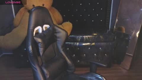 kitty_fox_b online show from November 18, 1:04 pm