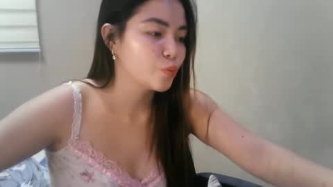 Snapshot of kitty_fussy chatting on May 28, 12:24 pm kitty_fussy online show from May 28, 12:24 pm