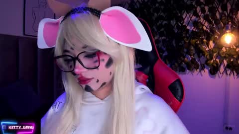 Camila online show from October 31, 2:34 am