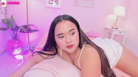 kitty_lulu_ online show from July 4, 4:40 am