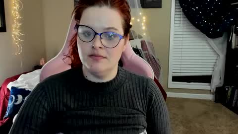 Snapshot of kitty_luxexxx chatting on December 3, 12:24 am Bella Kitty Luxe online show from December 3, 12:24 am