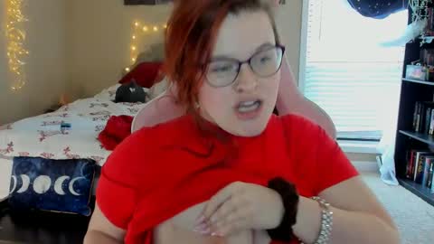 Snapshot of kitty_luxexxx chatting on January 15, 4:43 pm Bella Kitty Luxe online show from January 15, 4:43 pm