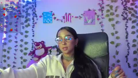 Snapshot of kitty_moon2 chatting on June 20, 12:47 am Kitty online show from June 20, 12:47 am